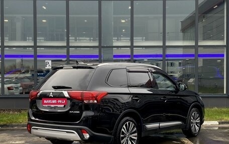 Mitsubishi Outlander III рестайлинг 3, 2019 год, 2 199 000 рублей, 5 фотография