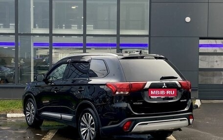 Mitsubishi Outlander III рестайлинг 3, 2019 год, 2 199 000 рублей, 7 фотография