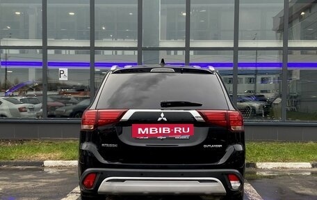 Mitsubishi Outlander III рестайлинг 3, 2019 год, 2 199 000 рублей, 6 фотография
