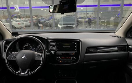 Mitsubishi Outlander III рестайлинг 3, 2019 год, 2 199 000 рублей, 11 фотография