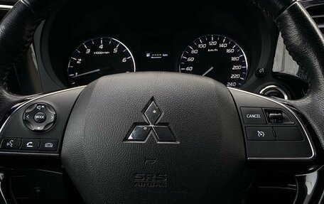 Mitsubishi Outlander III рестайлинг 3, 2019 год, 2 199 000 рублей, 15 фотография