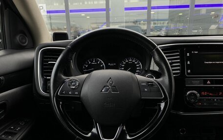 Mitsubishi Outlander III рестайлинг 3, 2019 год, 2 199 000 рублей, 14 фотография