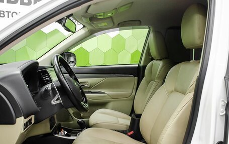 Mitsubishi Outlander III рестайлинг 3, 2020 год, 2 900 000 рублей, 12 фотография