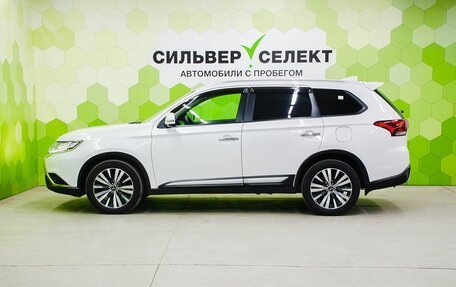 Mitsubishi Outlander III рестайлинг 3, 2020 год, 2 900 000 рублей, 7 фотография