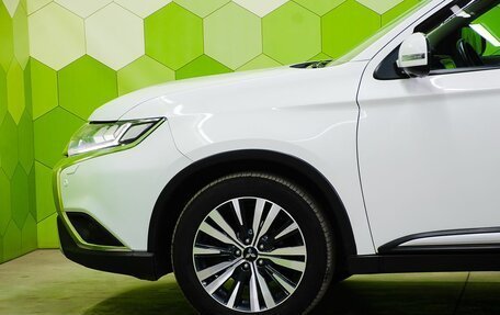 Mitsubishi Outlander III рестайлинг 3, 2020 год, 2 900 000 рублей, 9 фотография