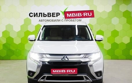 Mitsubishi Outlander III рестайлинг 3, 2020 год, 2 900 000 рублей, 3 фотография
