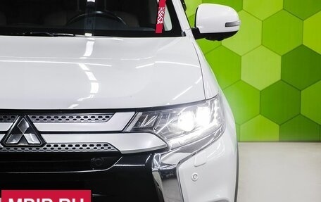 Mitsubishi Outlander III рестайлинг 3, 2020 год, 2 900 000 рублей, 10 фотография