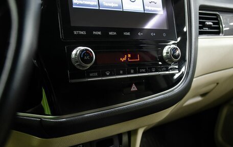 Mitsubishi Outlander III рестайлинг 3, 2020 год, 2 900 000 рублей, 20 фотография