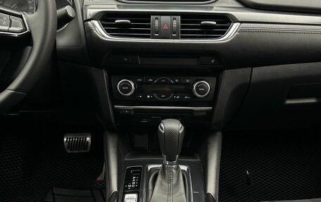 Mazda 6, 2017 год, 2 300 000 рублей, 11 фотография