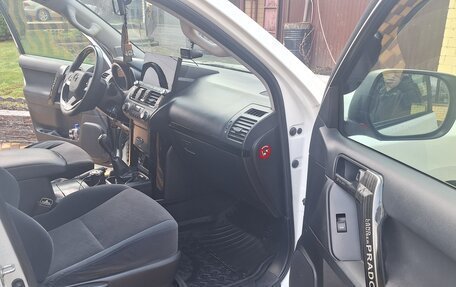 Toyota Land Cruiser Prado 150 рестайлинг 2, 2013 год, 3 450 000 рублей, 23 фотография