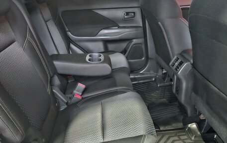 Mitsubishi Outlander III рестайлинг 3, 2021 год, 2 275 000 рублей, 14 фотография