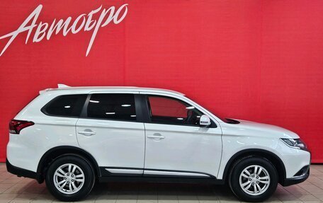 Mitsubishi Outlander III рестайлинг 3, 2021 год, 2 275 000 рублей, 6 фотография