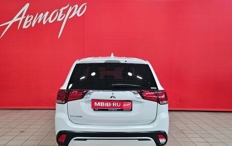 Mitsubishi Outlander III рестайлинг 3, 2021 год, 2 275 000 рублей, 4 фотография