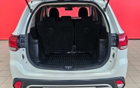 Mitsubishi Outlander III рестайлинг 3, 2021 год, 2 275 000 рублей, 20 фотография