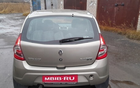 Renault Sandero I, 2011 год, 655 000 рублей, 3 фотография