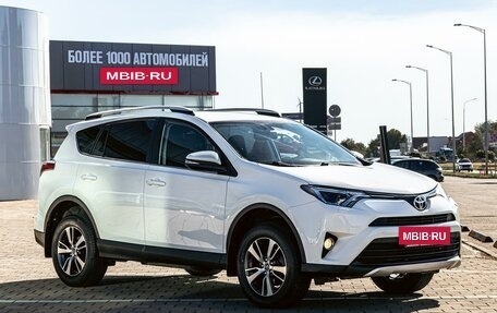 Toyota RAV4, 2019 год, 1 995 000 рублей, 3 фотография
