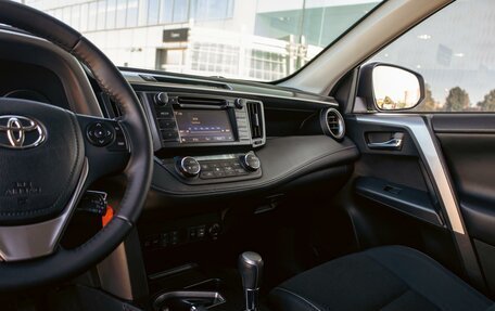 Toyota RAV4, 2019 год, 1 995 000 рублей, 14 фотография