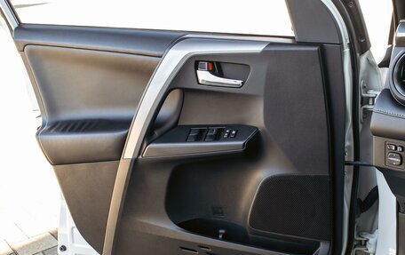 Toyota RAV4, 2019 год, 1 995 000 рублей, 12 фотография