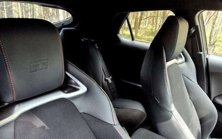 Toyota C-HR, 2024 год, 4 150 000 рублей, 9 фотография