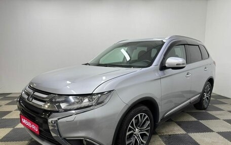 Mitsubishi Outlander III рестайлинг 3, 2016 год, 1 920 000 рублей, 1 фотография