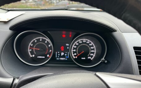 Mitsubishi Outlander III рестайлинг 3, 2011 год, 1 200 000 рублей, 11 фотография