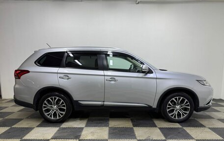 Mitsubishi Outlander III рестайлинг 3, 2016 год, 1 920 000 рублей, 4 фотография
