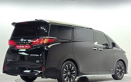 Toyota Alphard, 2024 год, 14 790 000 рублей, 3 фотография