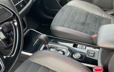 Mitsubishi Outlander III рестайлинг 3, 2020 год, 2 200 000 рублей, 9 фотография