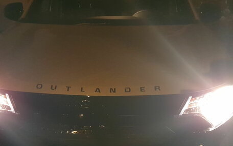 Mitsubishi Outlander III рестайлинг 3, 2020 год, 2 200 000 рублей, 16 фотография