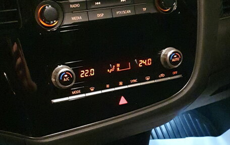 Mitsubishi Outlander III рестайлинг 3, 2020 год, 2 200 000 рублей, 17 фотография