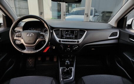 Hyundai Solaris II рестайлинг, 2017 год, 1 188 000 рублей, 11 фотография