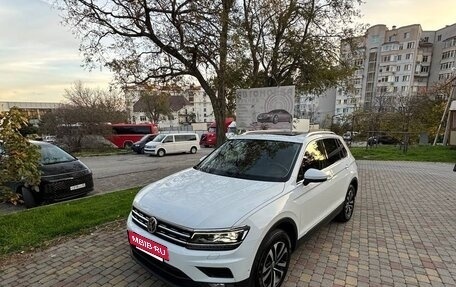 Volkswagen Tiguan II, 2019 год, 3 200 000 рублей, 2 фотография