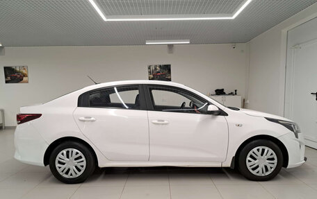 KIA Rio IV, 2022 год, 1 694 000 рублей, 4 фотография