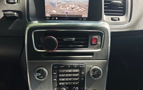 Volvo S60 Cross Country, 2017 год, 1 900 000 рублей, 3 фотография