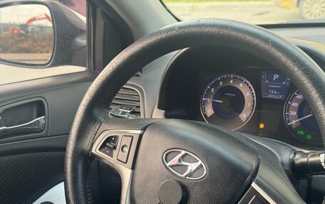 Hyundai Solaris II рестайлинг, 2013 год, 700 000 рублей, 10 фотография