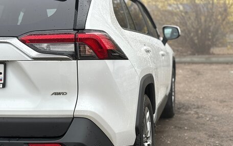 Toyota RAV4, 2021 год, 3 200 000 рублей, 9 фотография