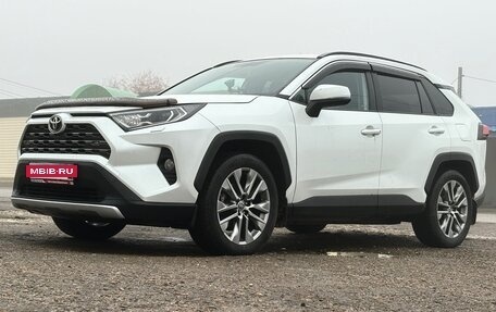 Toyota RAV4, 2021 год, 3 200 000 рублей, 3 фотография