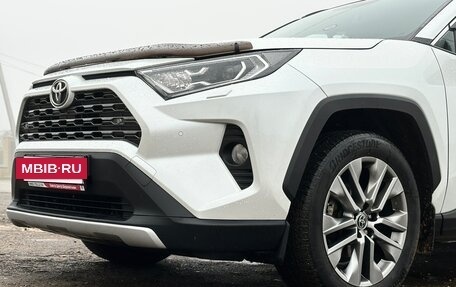 Toyota RAV4, 2021 год, 3 200 000 рублей, 4 фотография