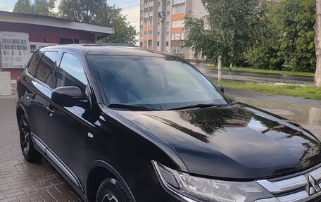 Mitsubishi Outlander III рестайлинг 3, 2015 год, 1 600 000 рублей, 2 фотография