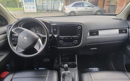 Mitsubishi Outlander III рестайлинг 3, 2015 год, 1 600 000 рублей, 7 фотография