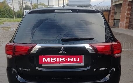 Mitsubishi Outlander III рестайлинг 3, 2015 год, 1 600 000 рублей, 4 фотография
