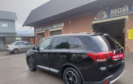 Mitsubishi Outlander III рестайлинг 3, 2015 год, 1 600 000 рублей, 6 фотография