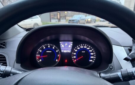 Hyundai Solaris II рестайлинг, 2012 год, 380 000 рублей, 10 фотография