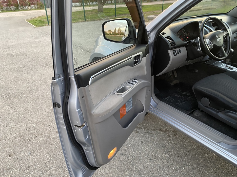 Mitsubishi Pajero Sport II рестайлинг, 2013 год, 1 780 000 рублей, 9 фотография