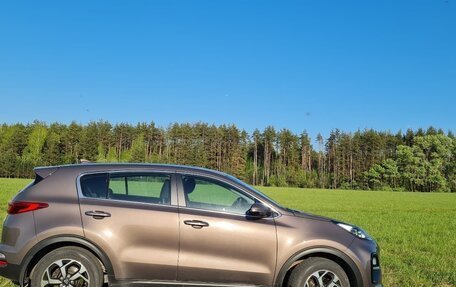 KIA Sportage IV рестайлинг, 2020 год, 2 400 000 рублей, 1 фотография