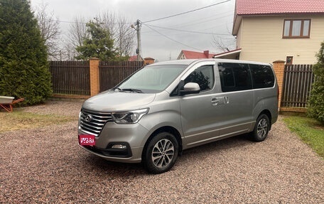 Hyundai Grand Starex Grand Starex I рестайлинг 2, 2020 год, 3 750 000 рублей, 1 фотография
