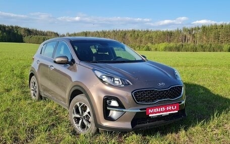 KIA Sportage IV рестайлинг, 2020 год, 2 400 000 рублей, 2 фотография