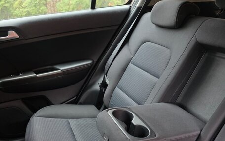KIA Sportage IV рестайлинг, 2020 год, 2 400 000 рублей, 7 фотография