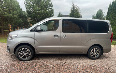 Hyundai Grand Starex Grand Starex I рестайлинг 2, 2020 год, 3 750 000 рублей, 7 фотография