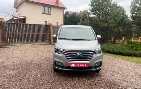 Hyundai Grand Starex Grand Starex I рестайлинг 2, 2020 год, 3 750 000 рублей, 2 фотография